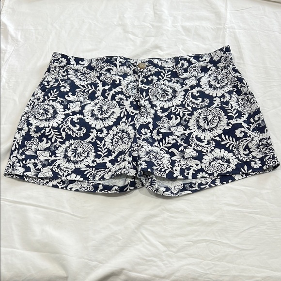 GAP Pants - GAP Blue and White Floral Bermudas Tailored Fit